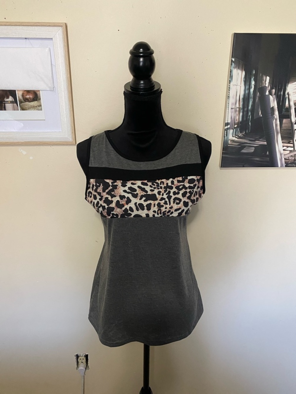 Source Unknown Grey Tank with Leopard Print Accent